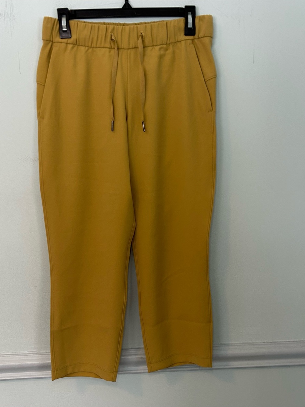 Lululemon Vintage Gold On the Fly Crop Woven 23” Pull-On Pants Size 6